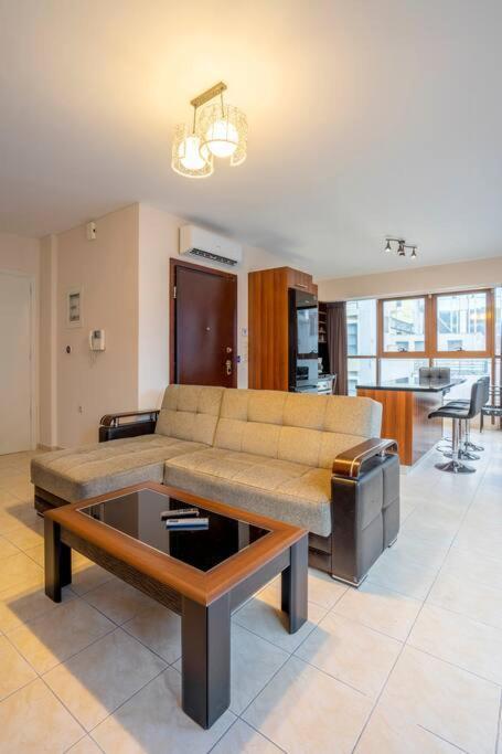 2 Bedroom Renovated Apartment With A View أثينا المظهر الخارجي الصورة