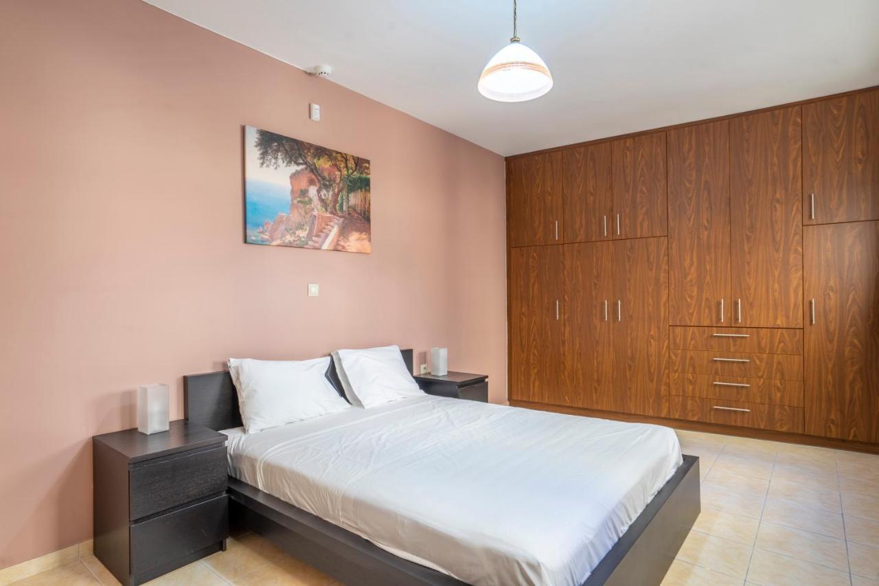 2 Bedroom Renovated Apartment With A View أثينا المظهر الخارجي الصورة